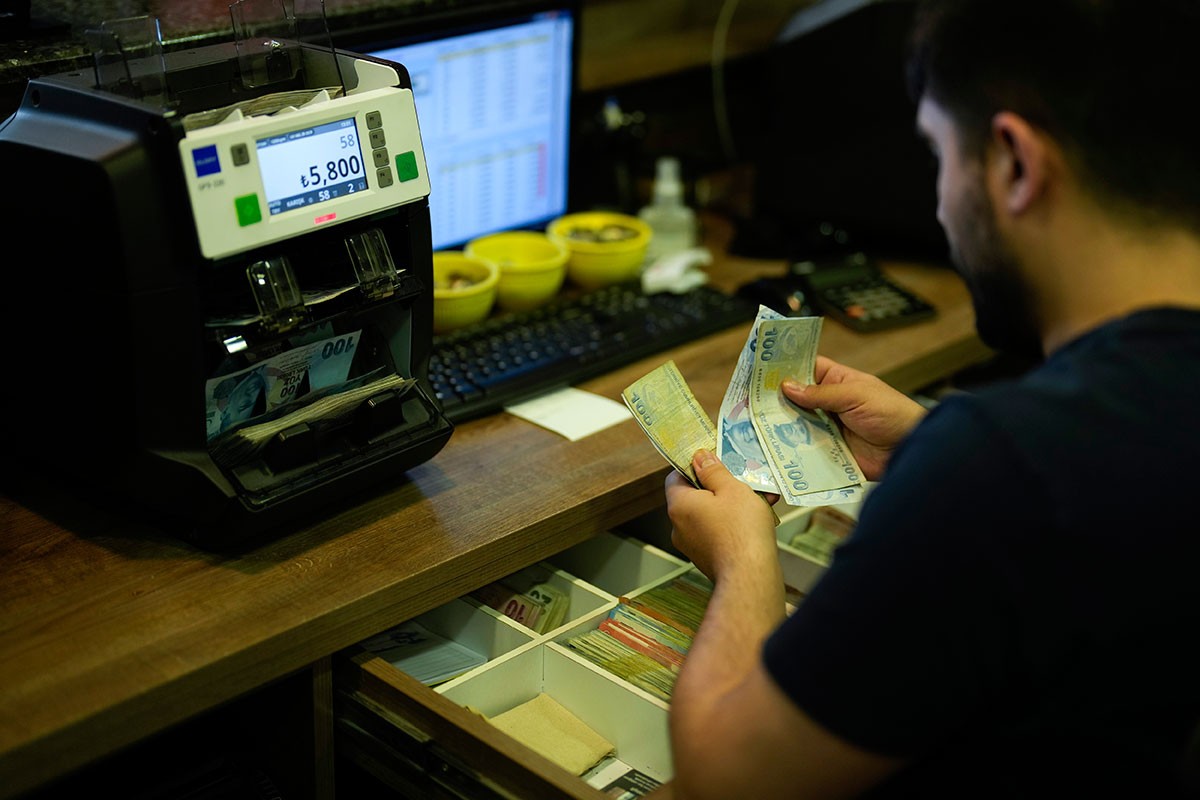 Turska lira pala na novi istorijski minimum