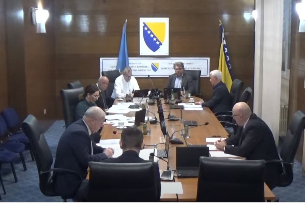 U zgradi CIK-a smrdi