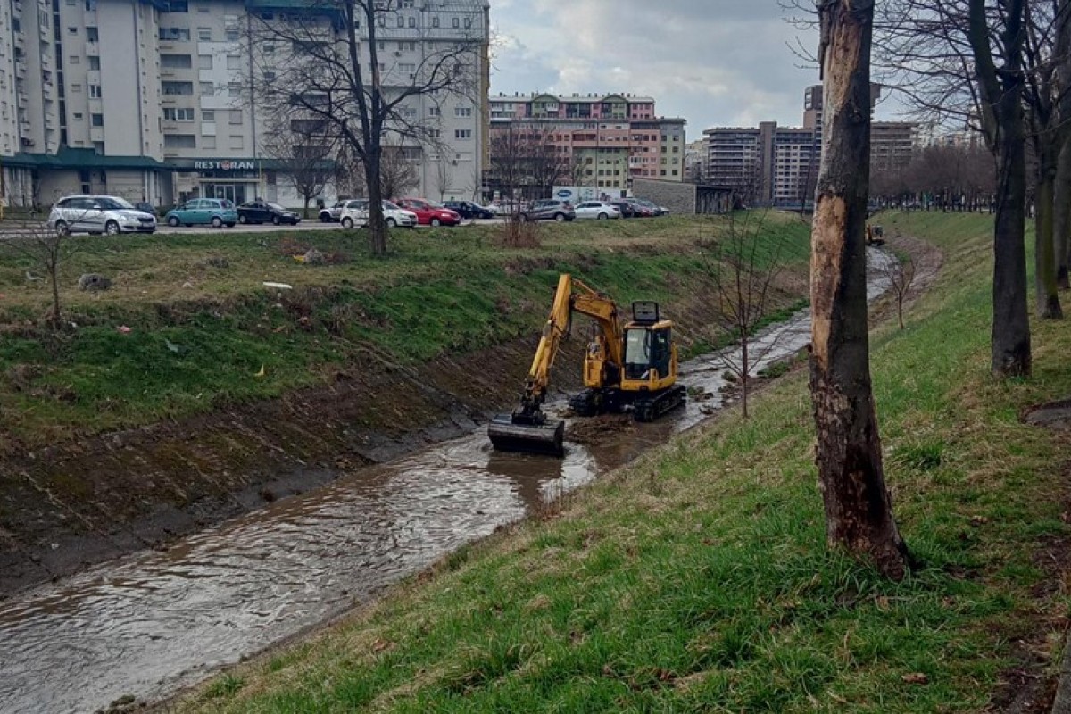 U Tuzli u toku radovi na čišćenju korita Jale