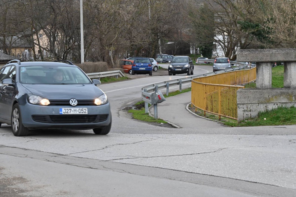 Crna krivina u banjalučkoj ulici opasna za vozače