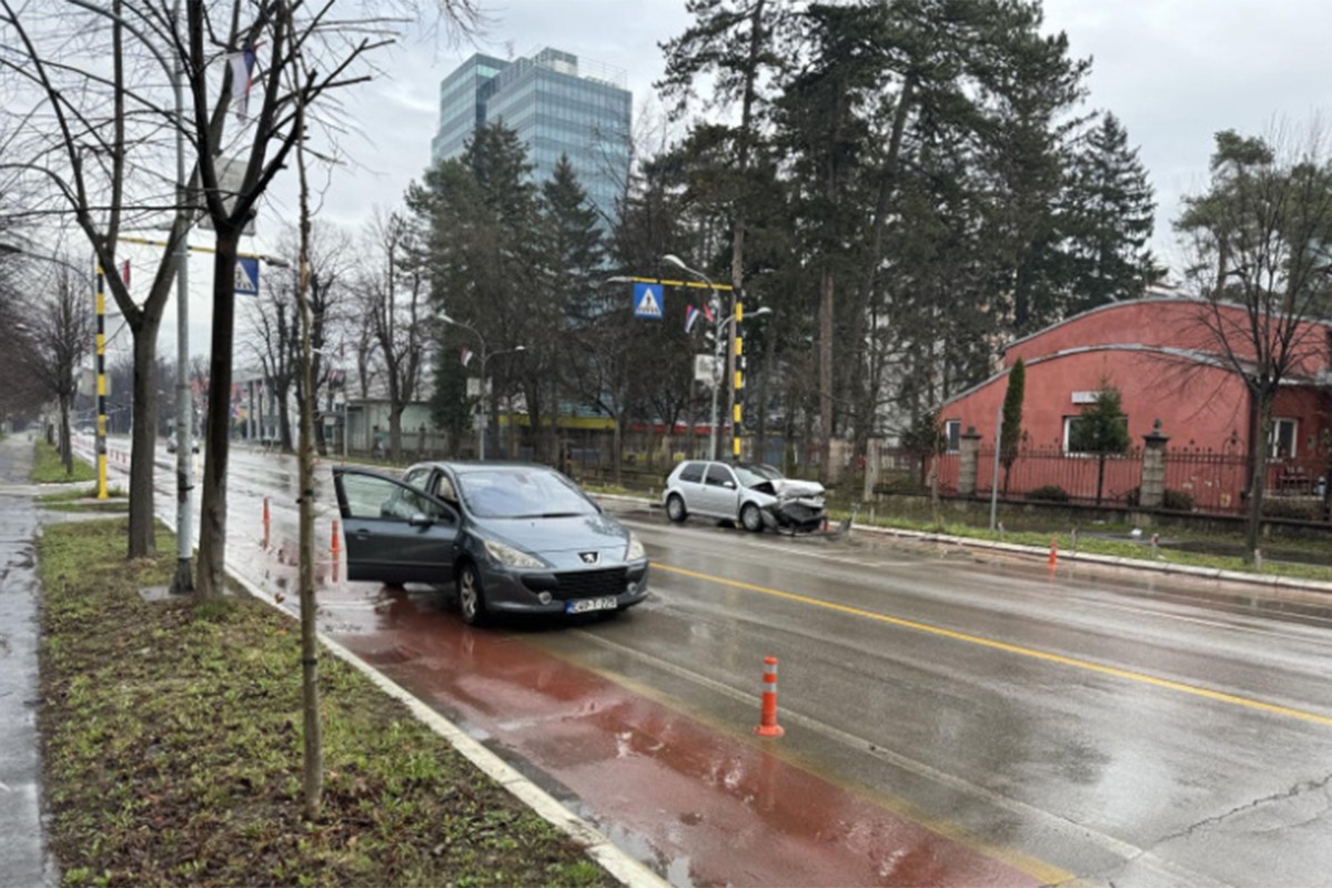 Djevojka povrijeđena u udesu kod hotela "Integra" u Banjaluci