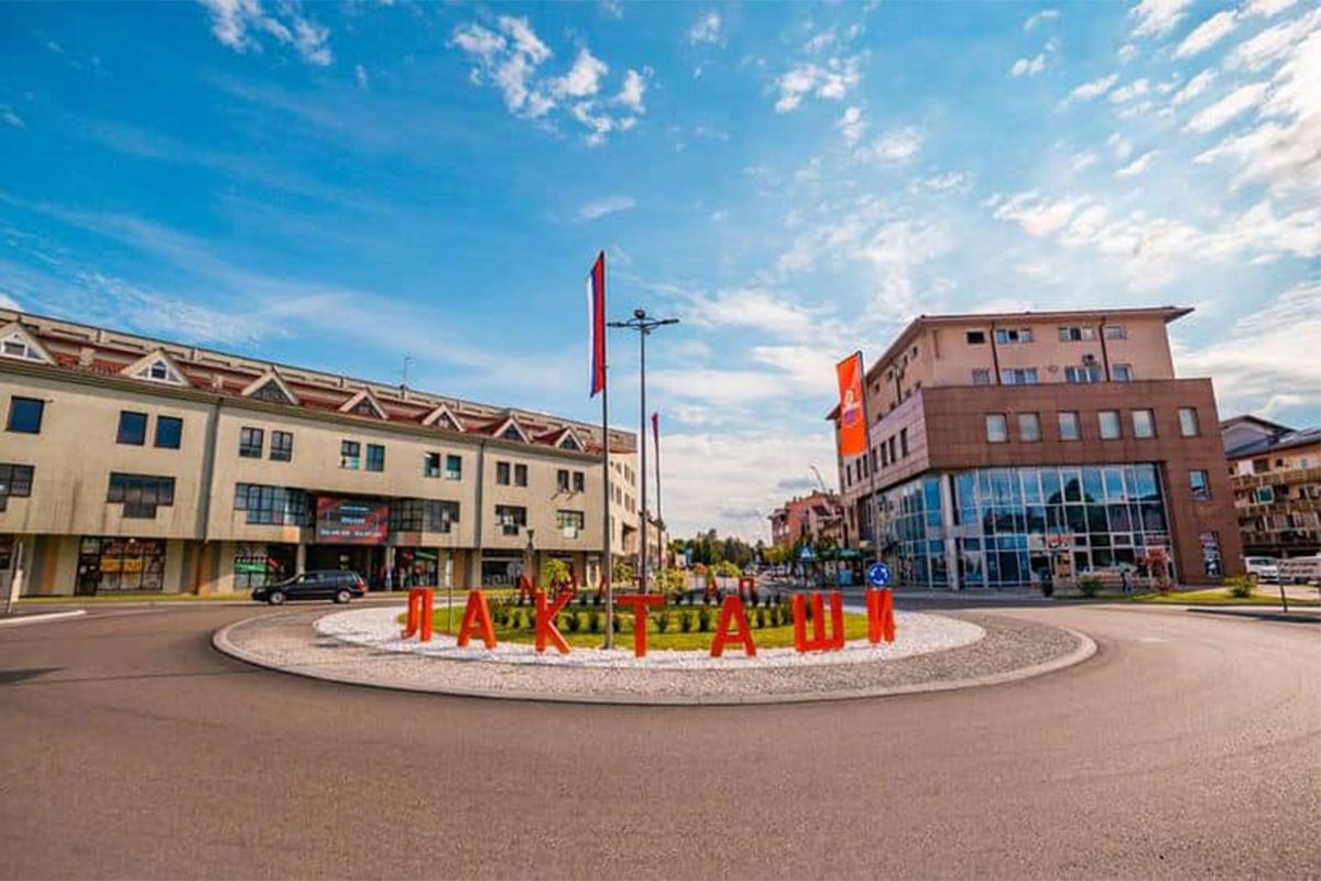 Vozilom divljao u kružnom toku u Laktašima, uhapšeni i on i suvozač