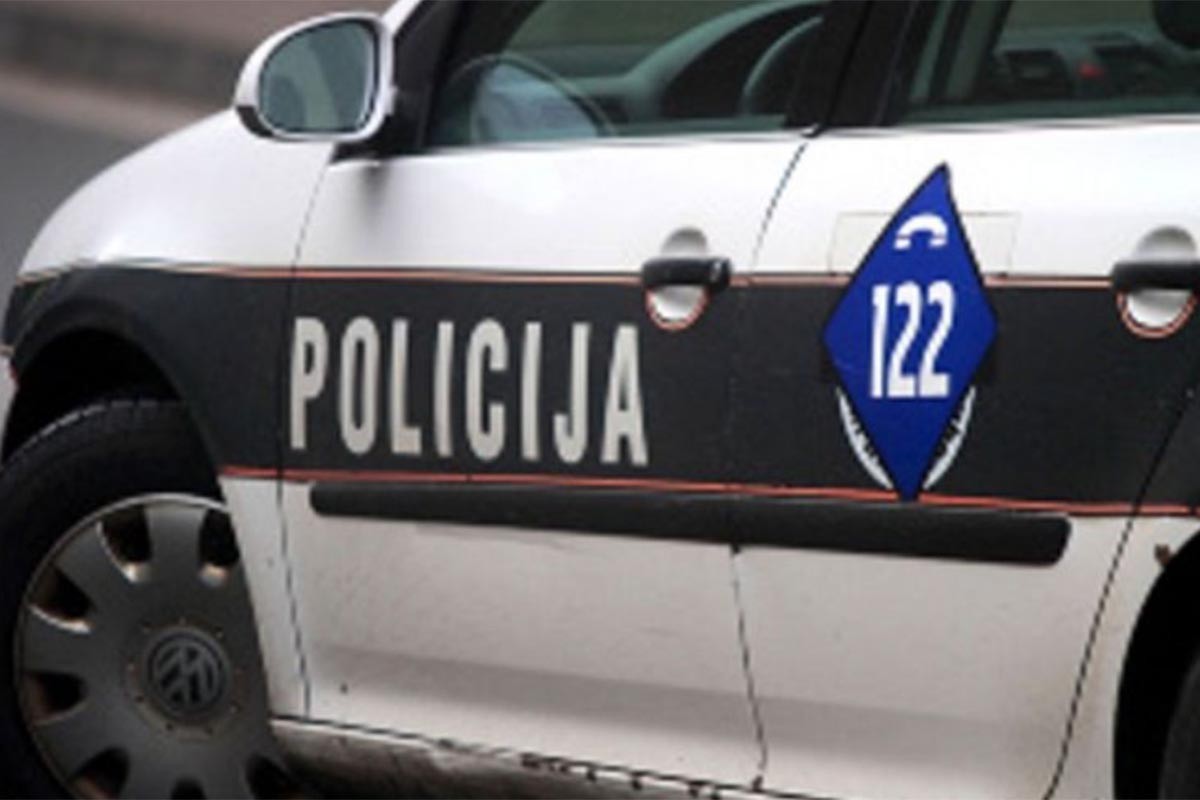 Dvije osobe povrijeđene u sudaru tri vozila