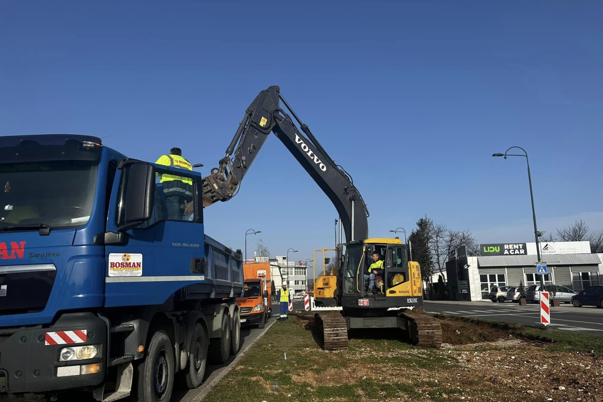 Mašine na gradilištu tramvajske pruge do Hrasnice