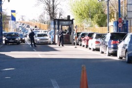 Kažnjeni granični policajci: Dopustili da Šmitovo obezbjeđenje ...