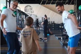 Ne može slađe od ovoga: Novak sa sinom u teretani, Stefan imitirao ...