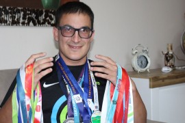 Milan Puzić prohodao u trećoj godini, danas ruši rekorde i predrasude