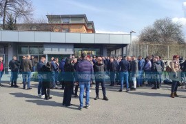 Suđenje Dodiku i Lukiću: Građani se okupljaju pred Sudom BiH (FOTO)