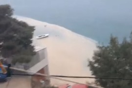 Grad zabijelio Dalmaciju, bujice na cestama (VIDEO)