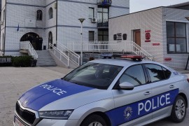 Kosovska policija upala u apoteke, lijekove iznosili u džakovima