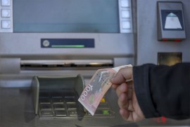 Ispred Poštanske štedionice u Zubinom Potoku i danas redovi za dinare