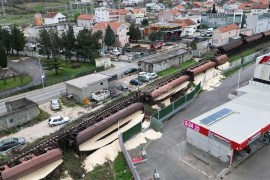 Iz prevrnutih vagona kod Mostara prosuo se šećer