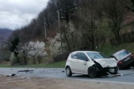 Sudar tri vozila, tri osobe povrijeđene
