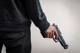 Pijan izašao u dvorište pa pištoljem pucao te dobio optužnicu
