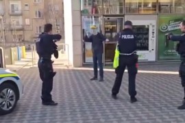 Drama u Sloveniji: Noževima prijetio prolaznicima (VIDEO)