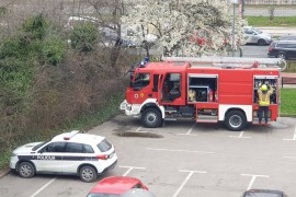 Gori kuća u blizini Olimpijskog bazena Otoka
