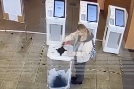 Žena pronašla poseban način da protestuje na dan izbora u Rusiji ...