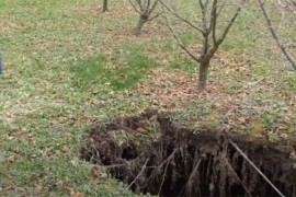 Misterija u BiH: Otvorila se zemlja i napravila veliku rupu, niko ne ...