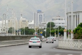 Sujevjerje ili nešto drugo: Vozite bijele aute da ugodite predsjedniku