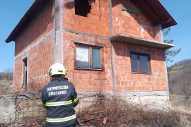 Palio korov pa zapalio kuću (FOTO)