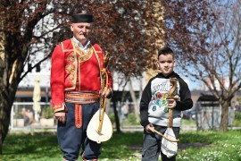 Osmogodišnji Nikola Govedarica najmlađi guslar u Banjaluci (VIDEO)