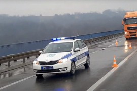 Sudarili se autobus i automobil, povrijeđeni žena i dijete