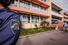 Uhapšen roditelj koji je napao nastavnika zbog kćerkinog telefona