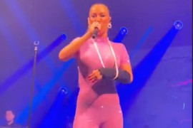 Povrijeđena Tea Tairović s gipsom odradila nastup u Tesliću (VIDEO)