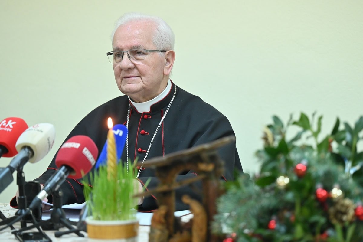 Šta je biskup Komarica rekao na rastanku