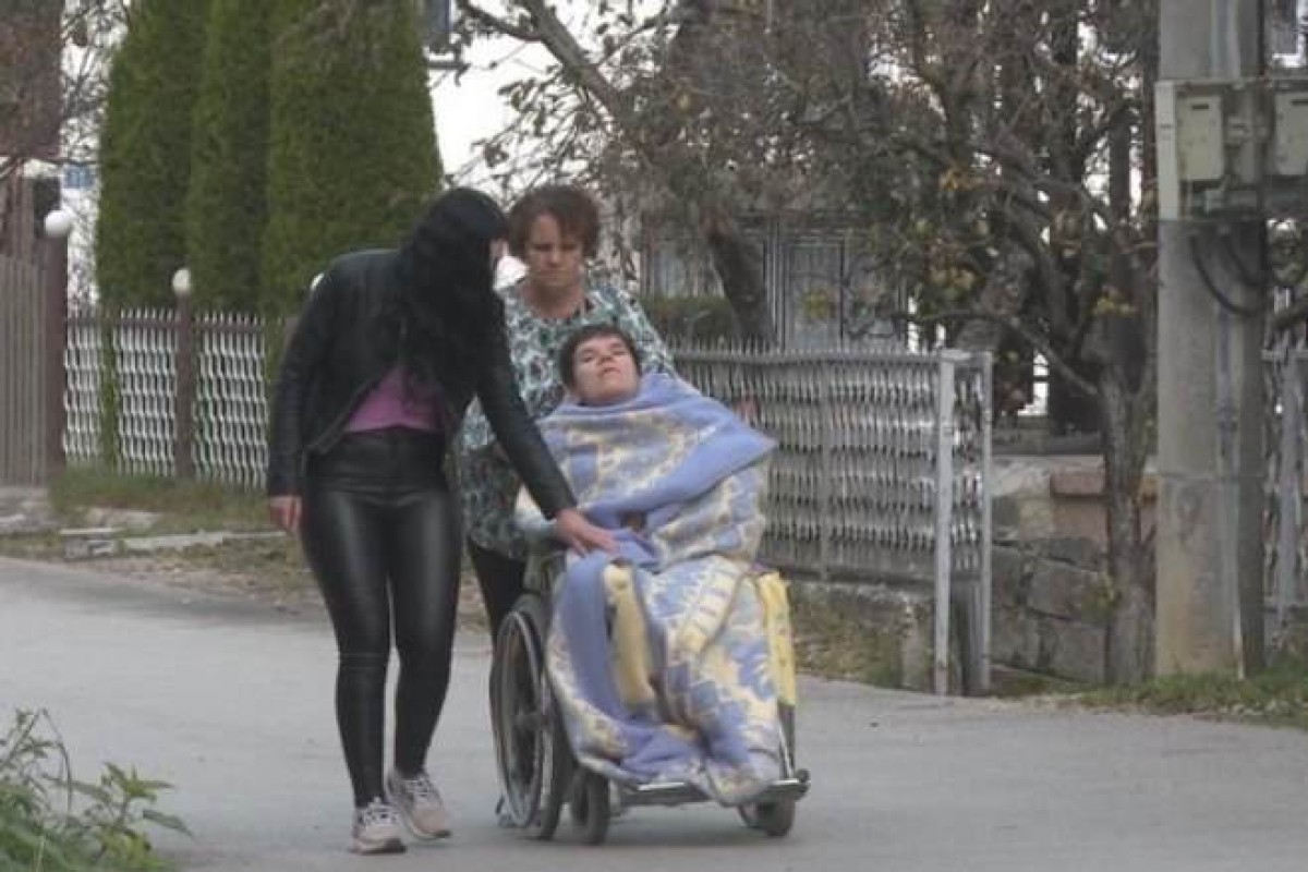 Pozivom na broj 1402 pomozimo mladoj majci
