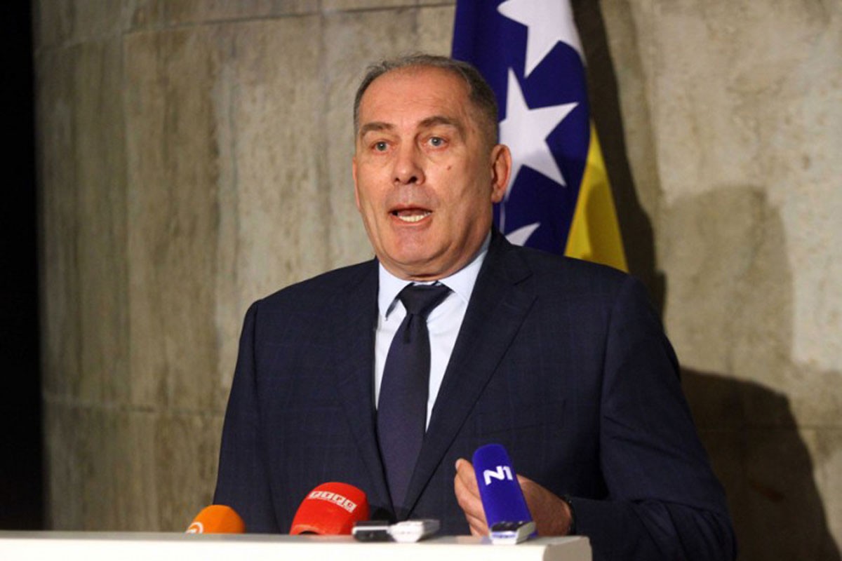Prijava protiv Dragana Mektića i ostalih sakuplja prašinu