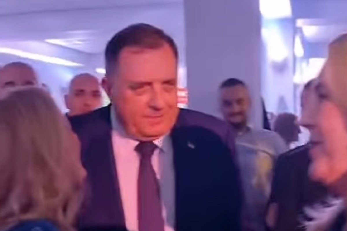 Dodik opet pjeva, ovaj put nisu narodnjaci (VIDEO)