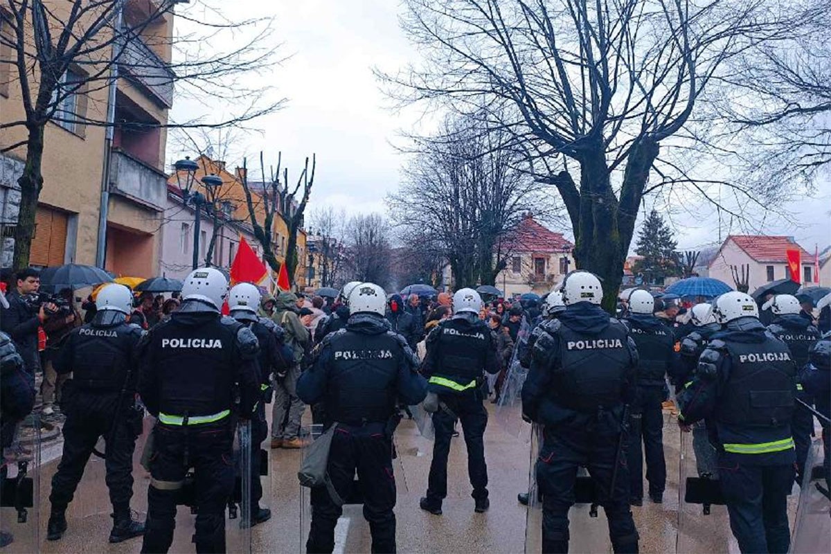 Počeo protest na Cetinju zbog Andrije Mandića (VIDEO)