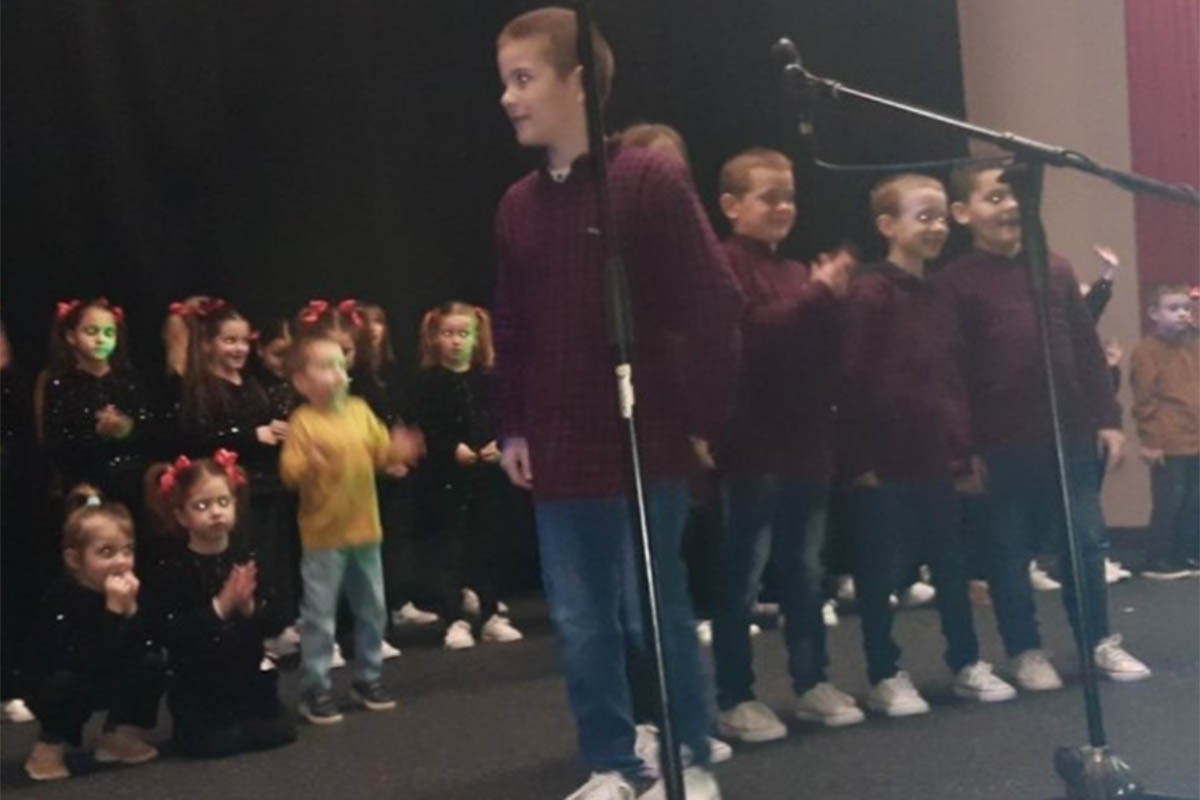 Koncert "Nosim te u srcu mama" u Mrkonjić Gradu
