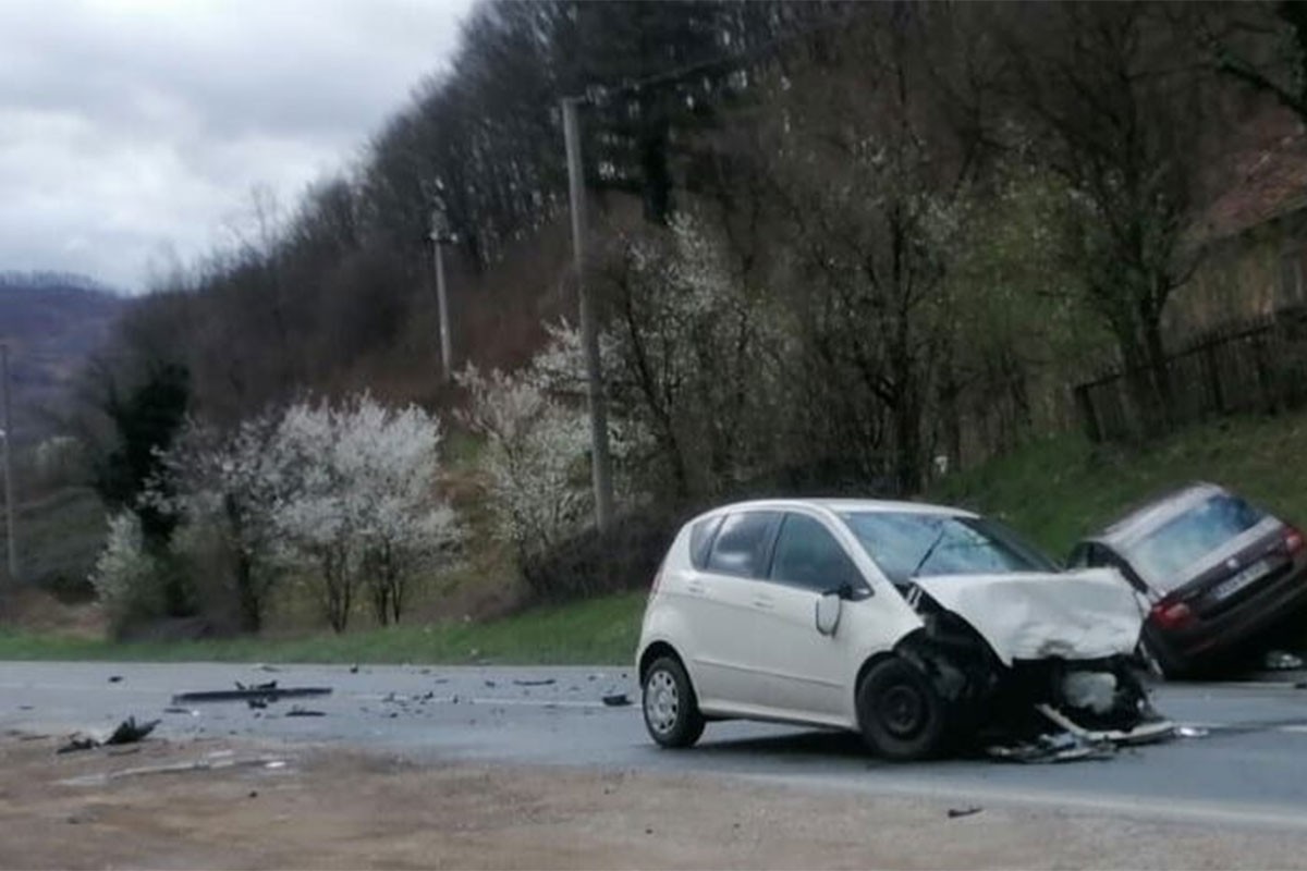 Sudar tri vozila, tri osobe povrijeđene