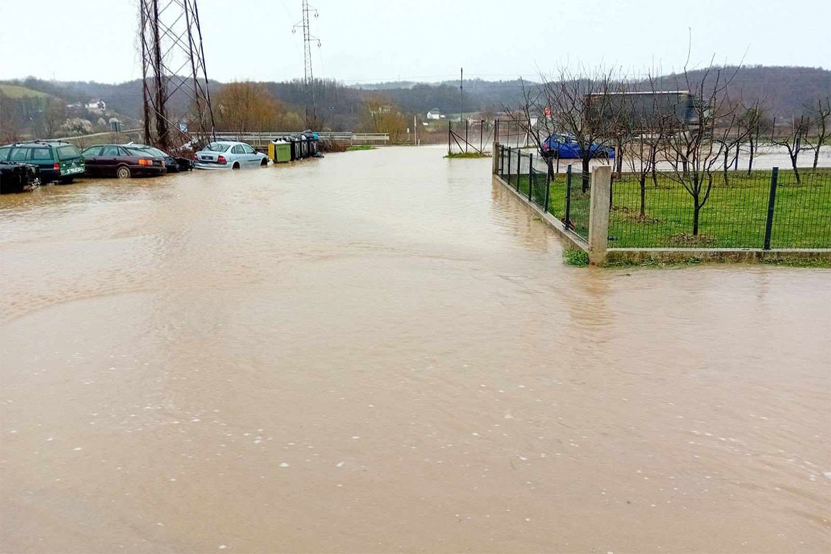 Poplava u Novom Gradu: Bujice potopile lokalne puteve