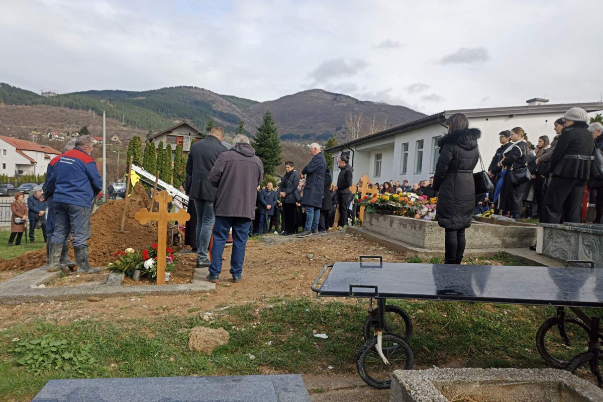 Sahranjen novinar Goran Maunaga