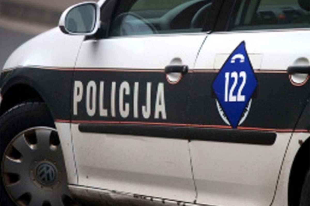 Poginula žena pješak, saputnica u vozilu povrijeđena