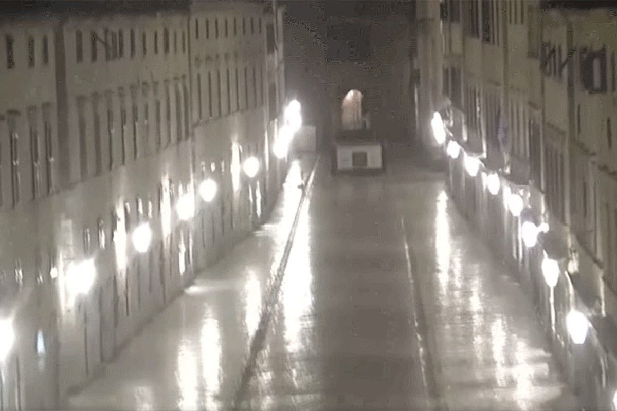 Kamera na dubrovačkom Stradunu snimila trenutak potresa (VIDEO)