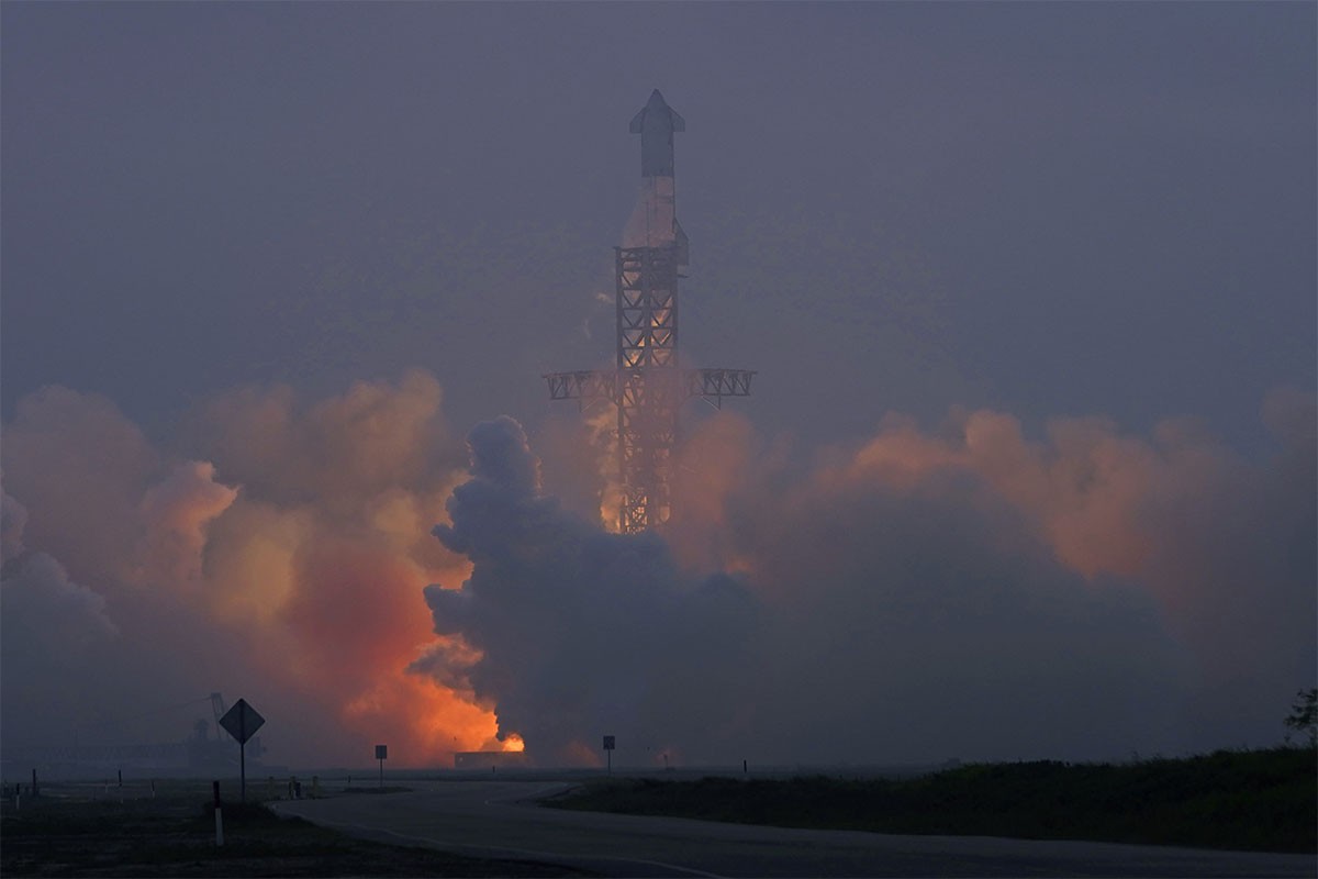 SpaceX lansirao najmoćniju raketu na svijetu, izgubljena prije kraja leta