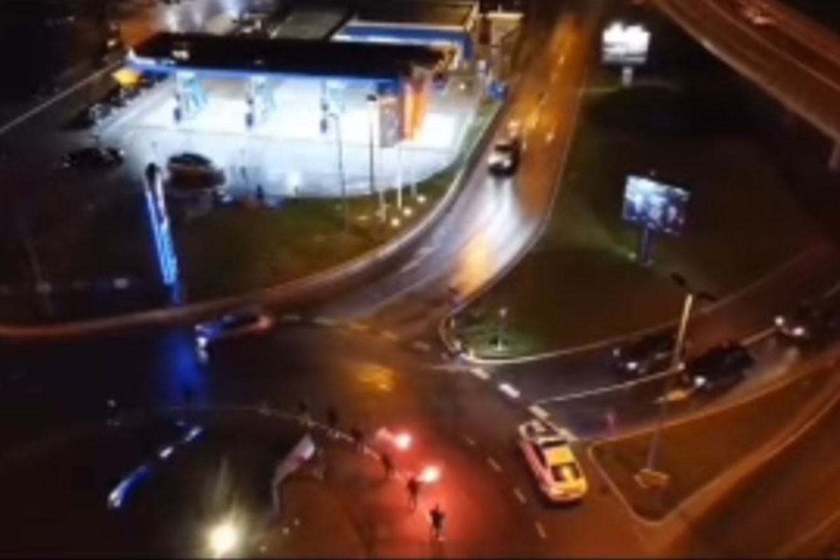 Rekla mu DA nasred kružnog toka (VIDEO)