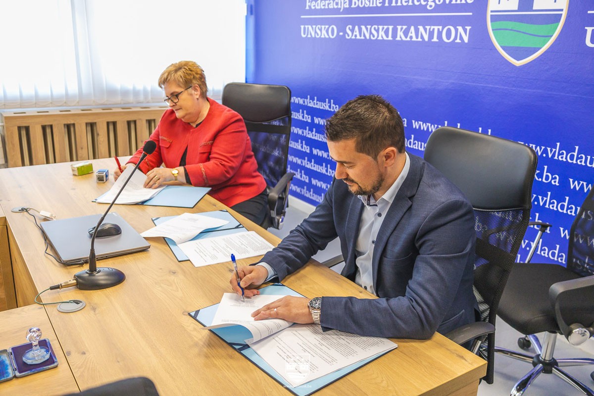 Značajno veće plate prosvjetarima