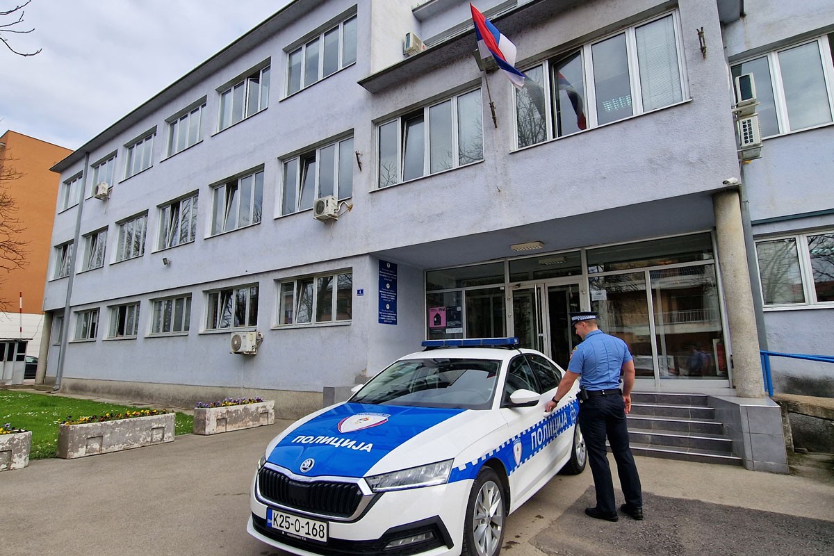 Policiji prijavljuju da su izgubili oružje, dječja kolica i studentske indekse