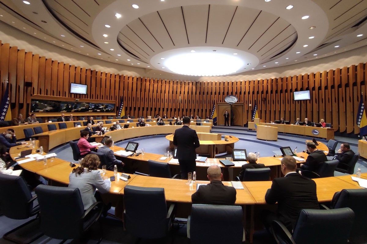 Bošnjaci napuštanjem sjednice daju legitimitet Šmitu za Izborni zakon?