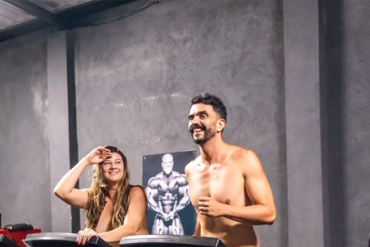 Bizarni par influensera vježba go u teretani (VIDEO)
