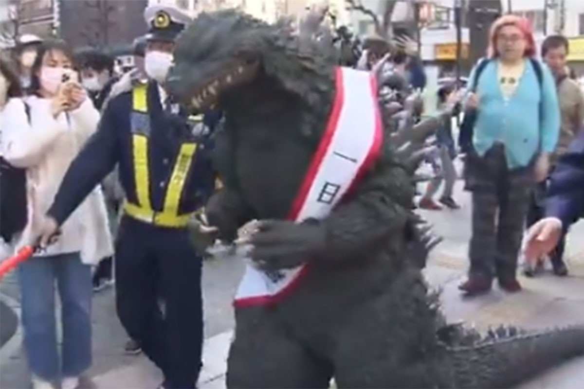 Godzila proglašena za šefa tokijske policije na jedan dan (VIDEO)