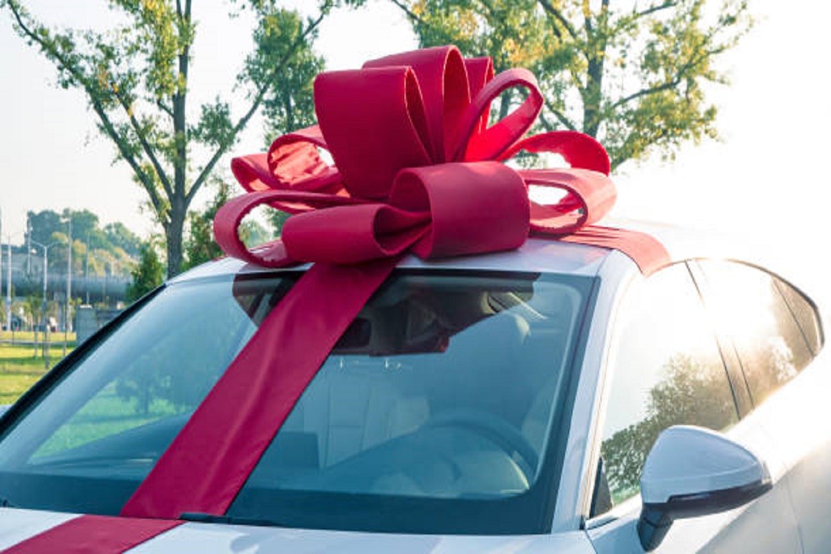 Marku prijatelji kupili auto za 18. rođendan (VIDEO)