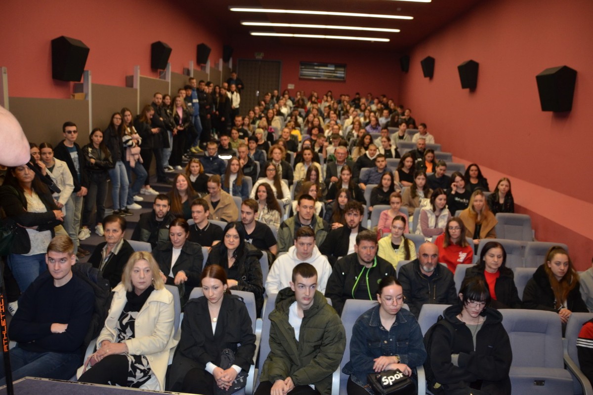 Potpisani ugovori sa 259 novih stipendista