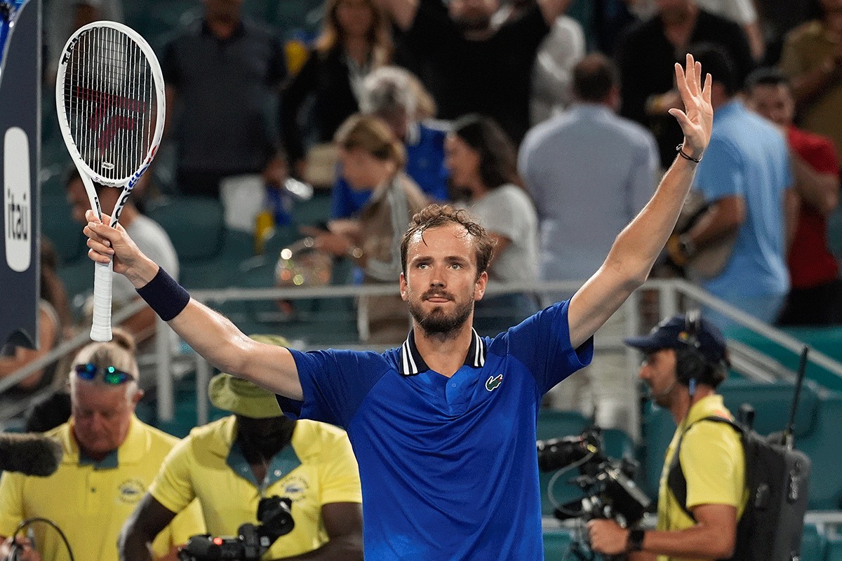 Derbi u polufinalu: Medvedev protiv Sinera