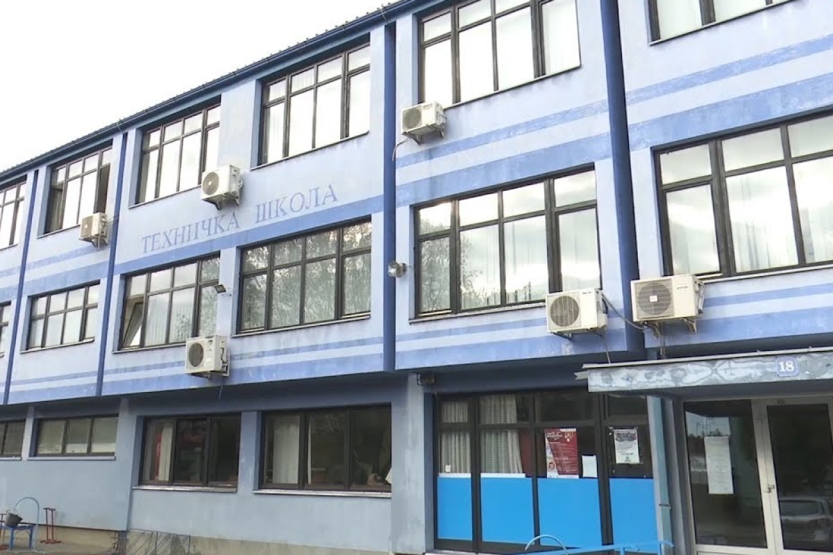 Oglasila se škola u koju je učenik donio pištolj